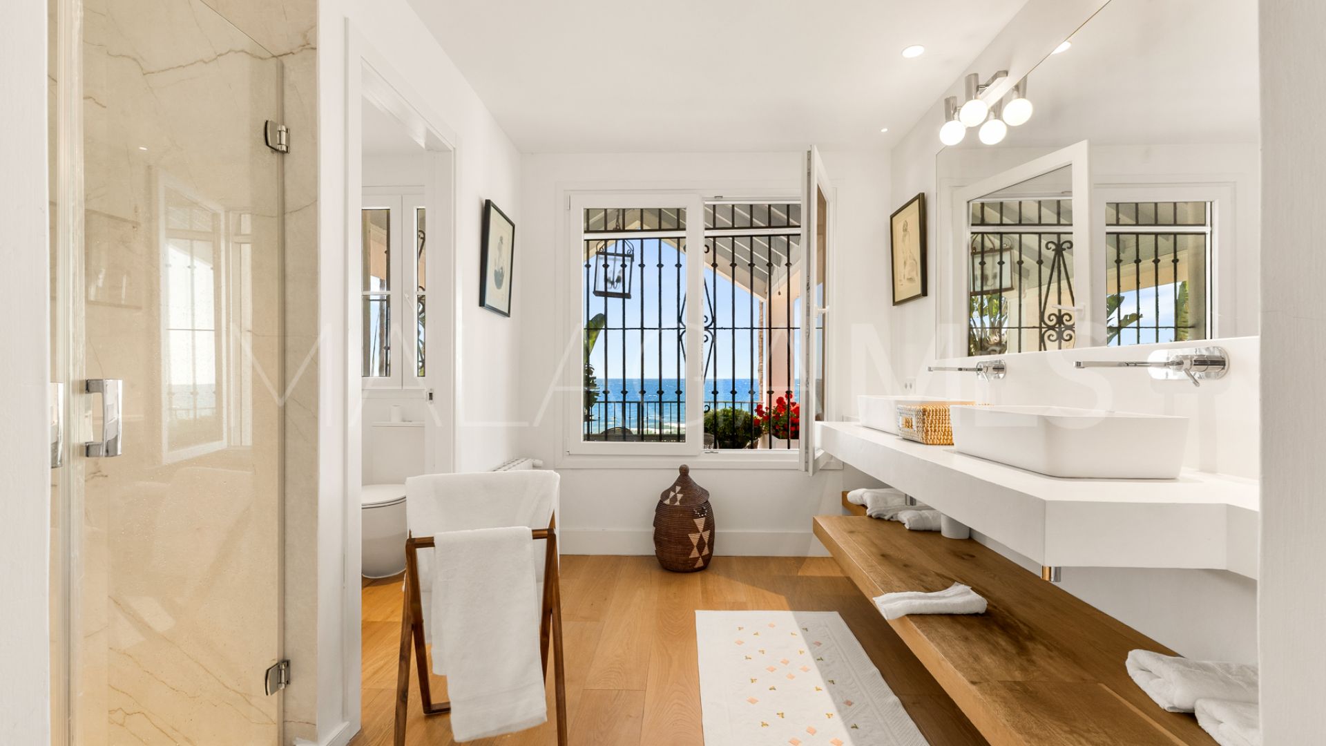 Villa for sale in Guadalmina Baja