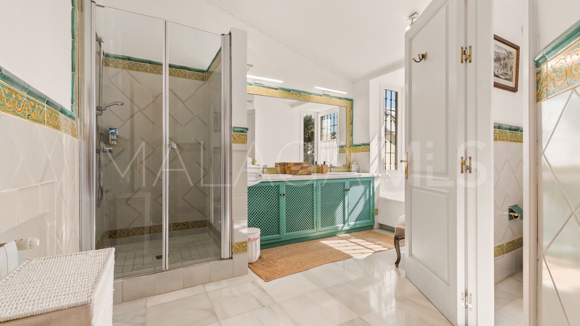 Villa for sale in Guadalmina Baja
