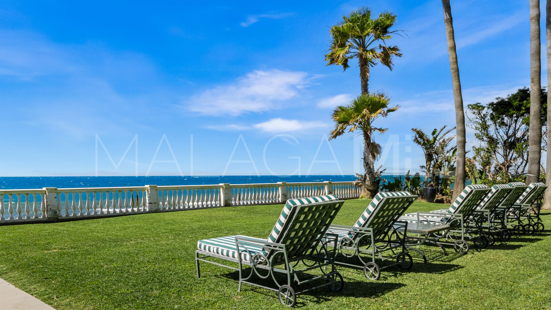Villa for sale in Guadalmina Baja