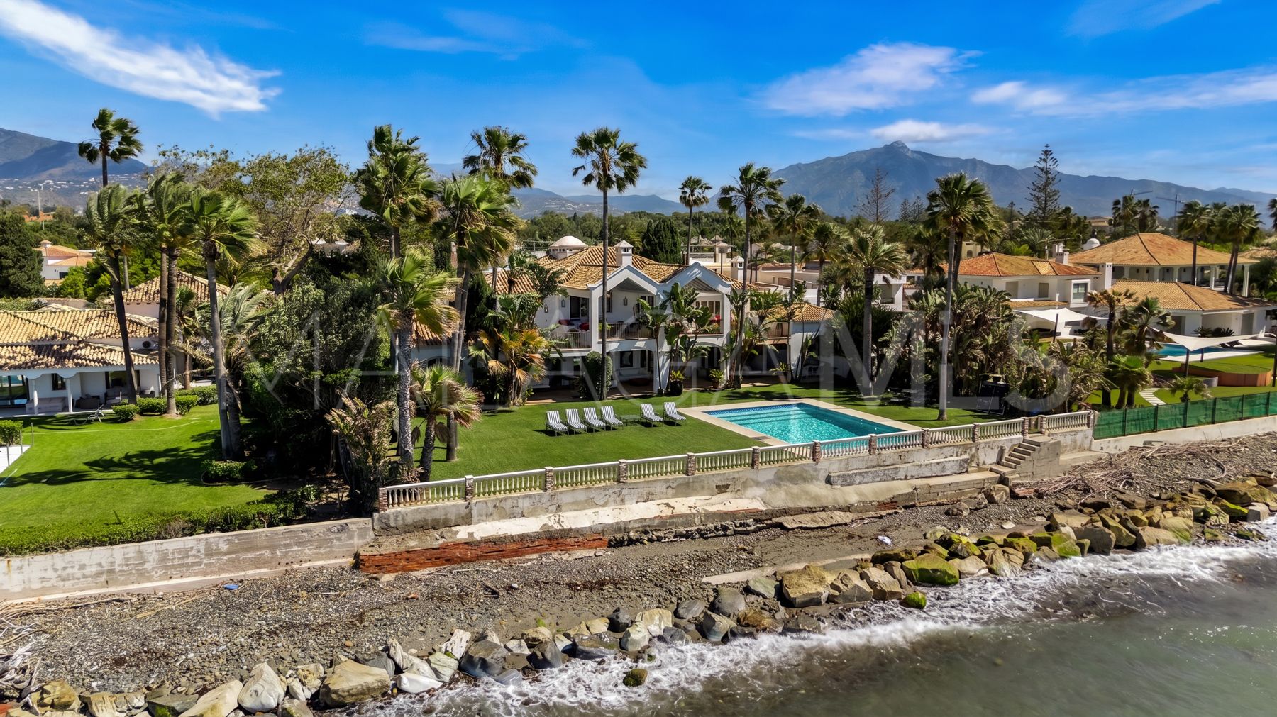 Villa for sale in Guadalmina Baja