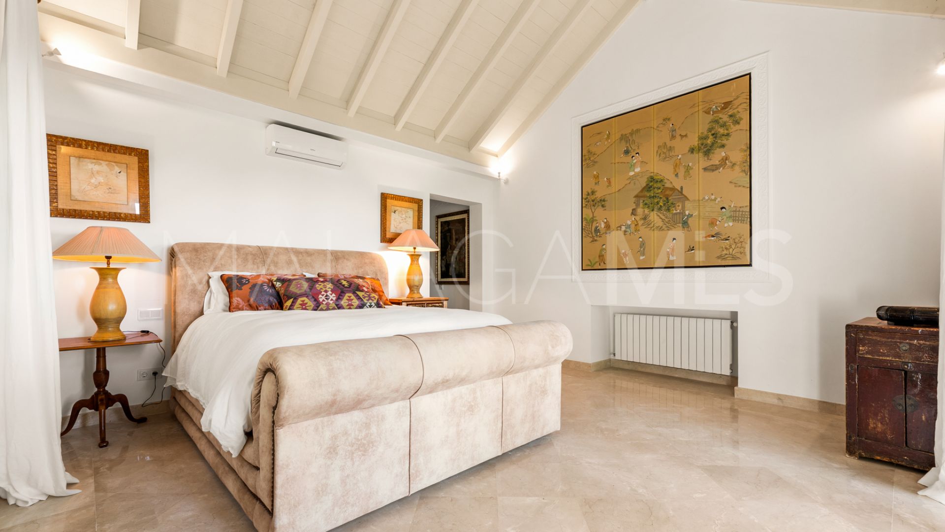 Villa for sale in Guadalmina Baja