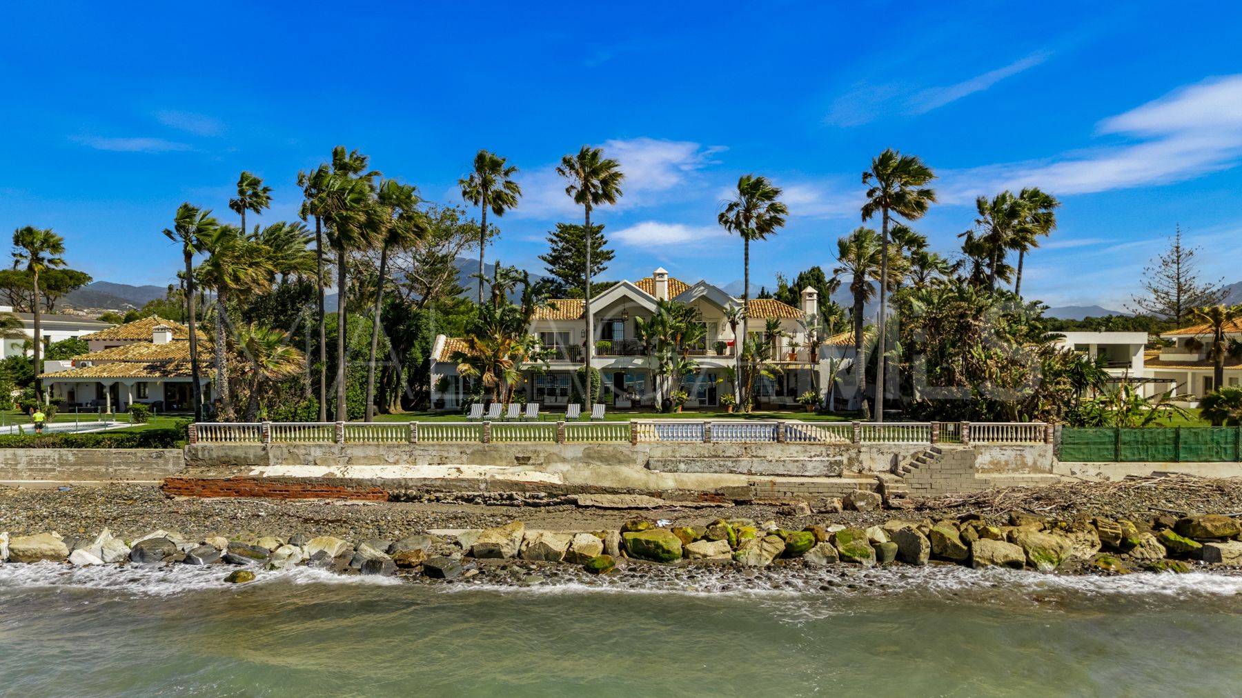 Villa for sale in Guadalmina Baja