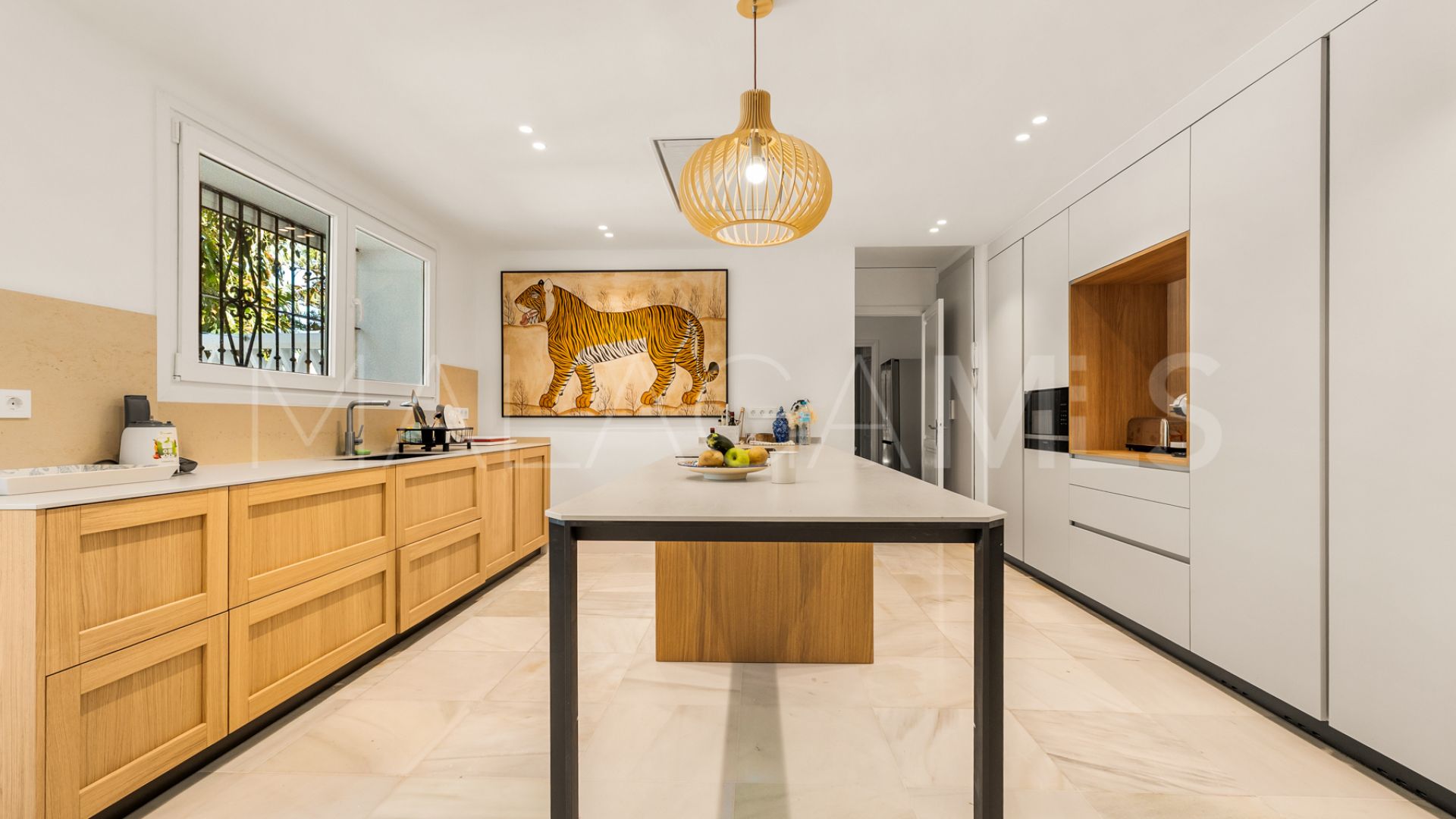 Villa for sale in Guadalmina Baja