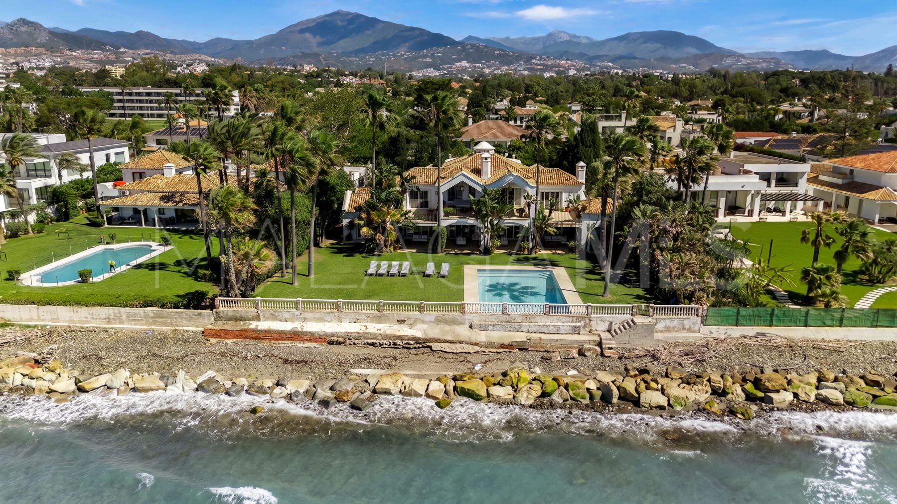 Villa for sale in Guadalmina Baja