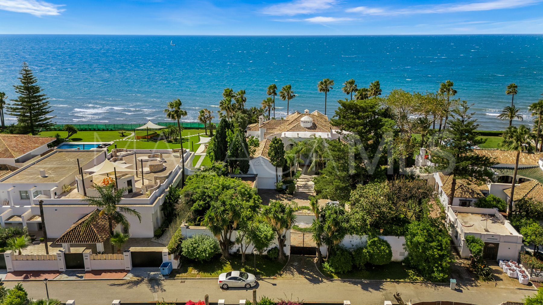 Villa for sale in Guadalmina Baja