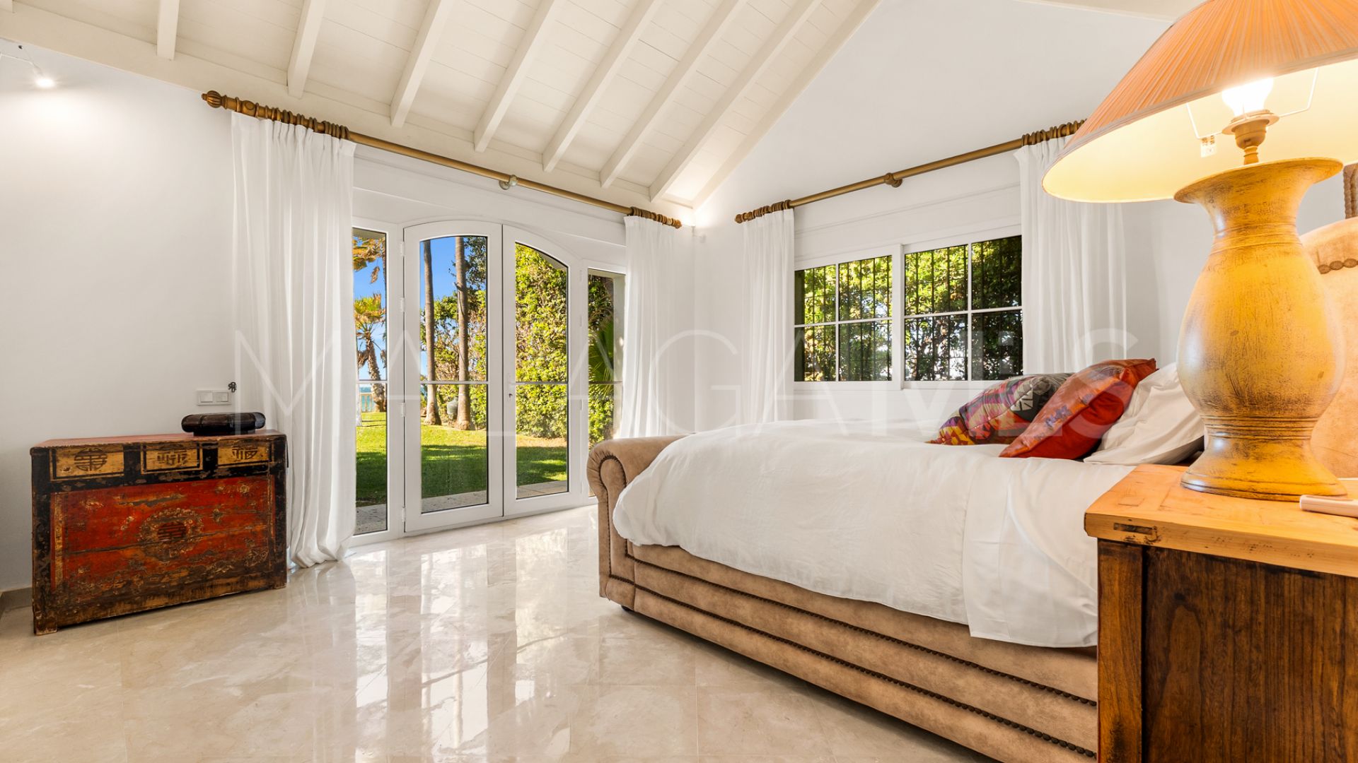 Villa for sale in Guadalmina Baja