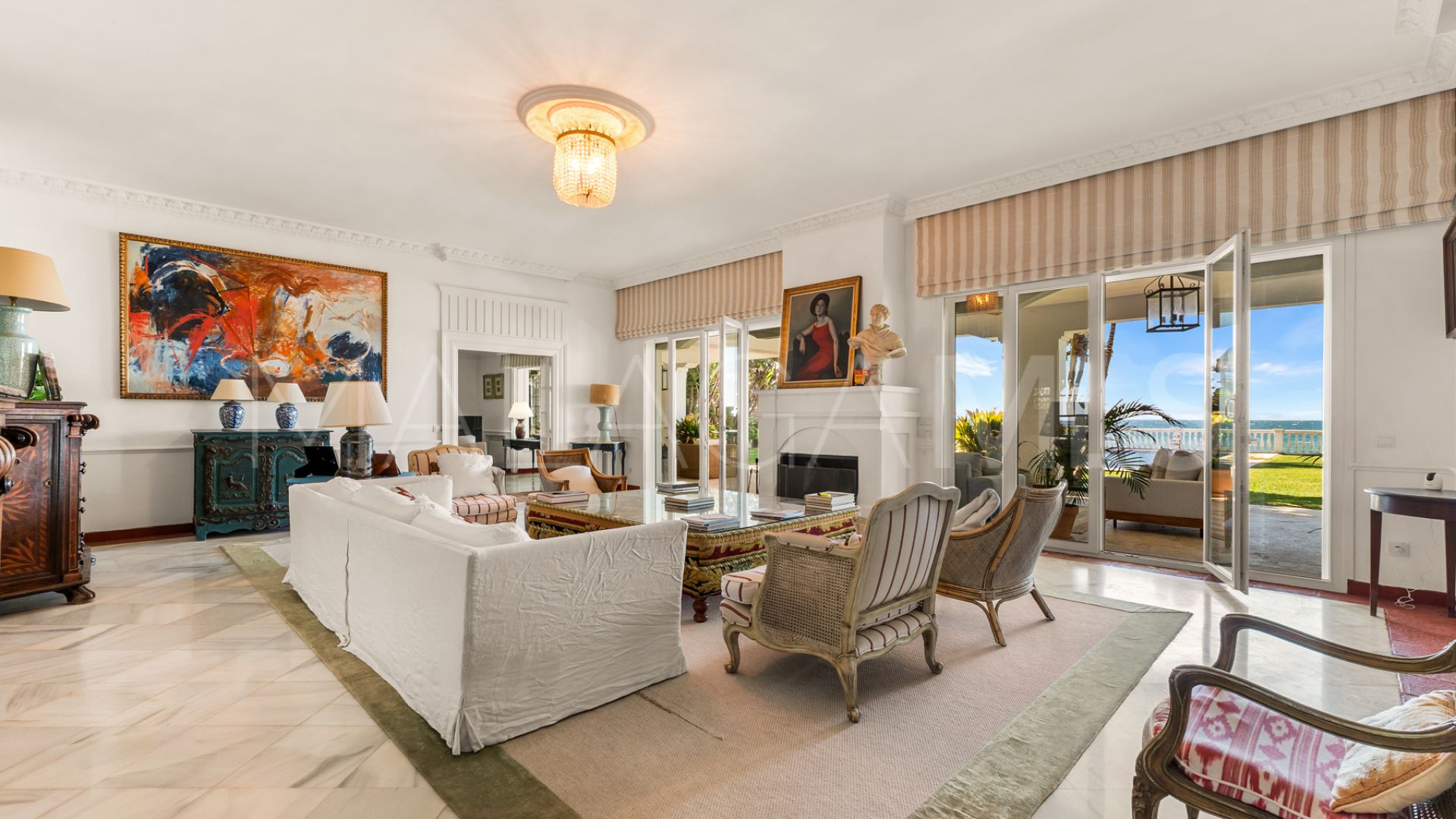 Villa for sale in Guadalmina Baja