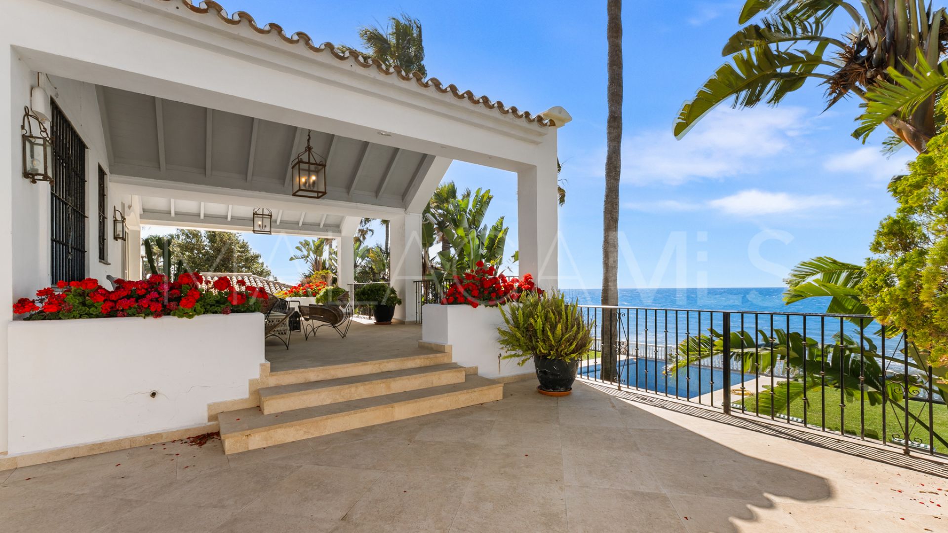 Villa for sale in Guadalmina Baja