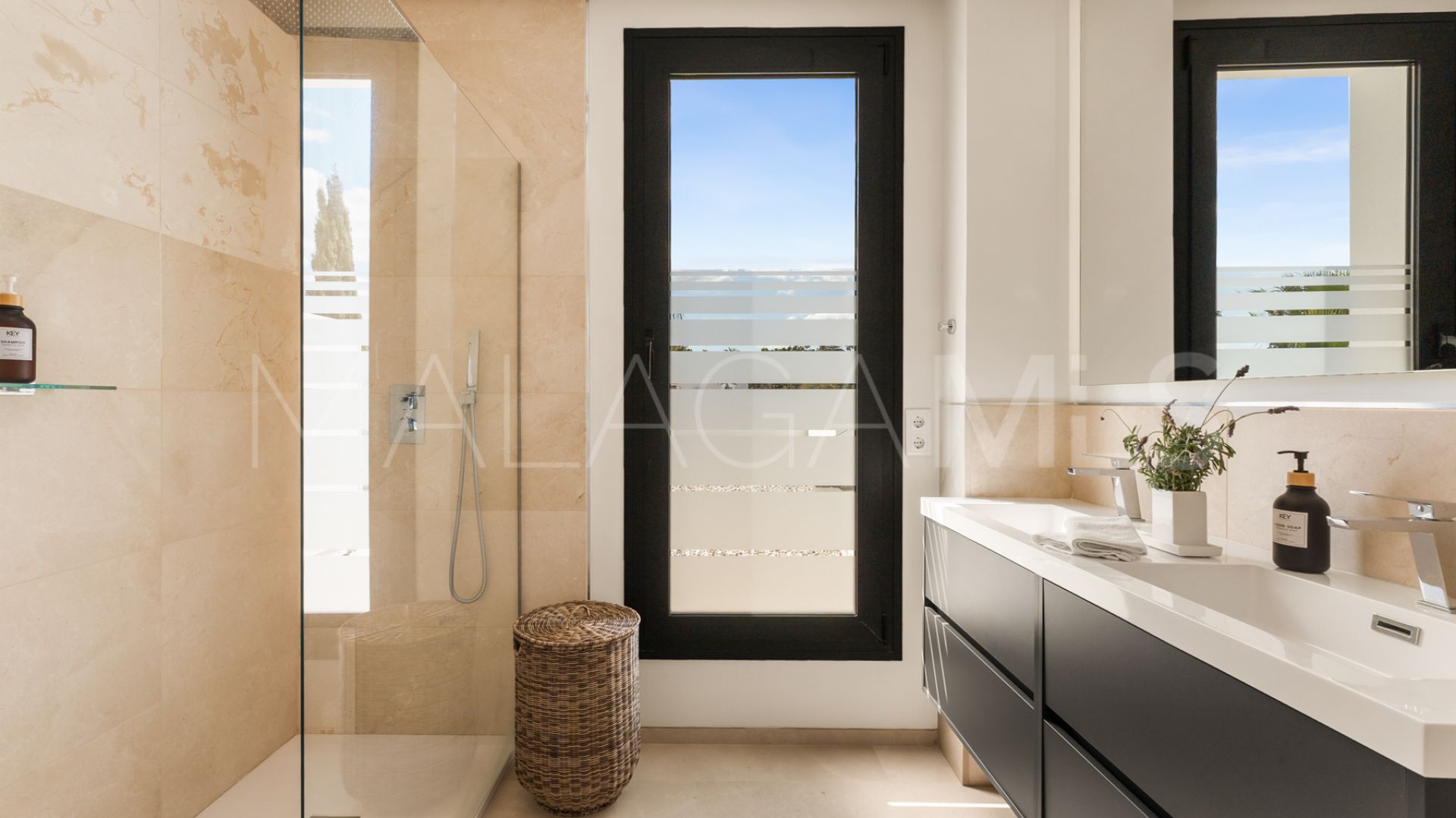 Villa for sale in El Paraiso with 4 bedrooms