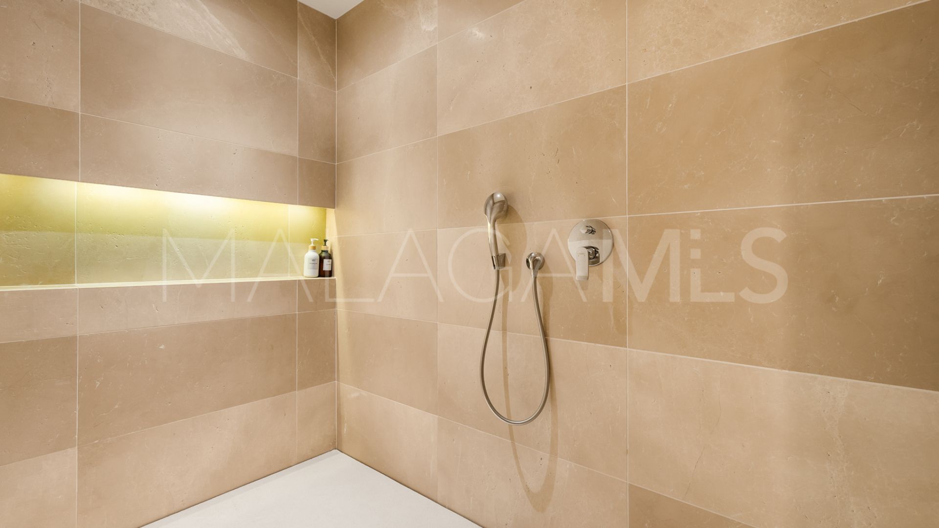 Villa for sale in El Paraiso with 4 bedrooms