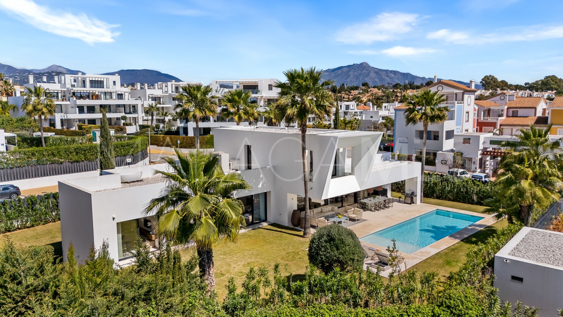 Villa for sale in El Paraiso with 4 bedrooms