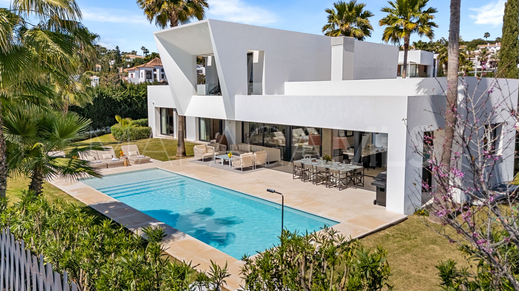 Villa for sale in El Paraiso with 4 bedrooms