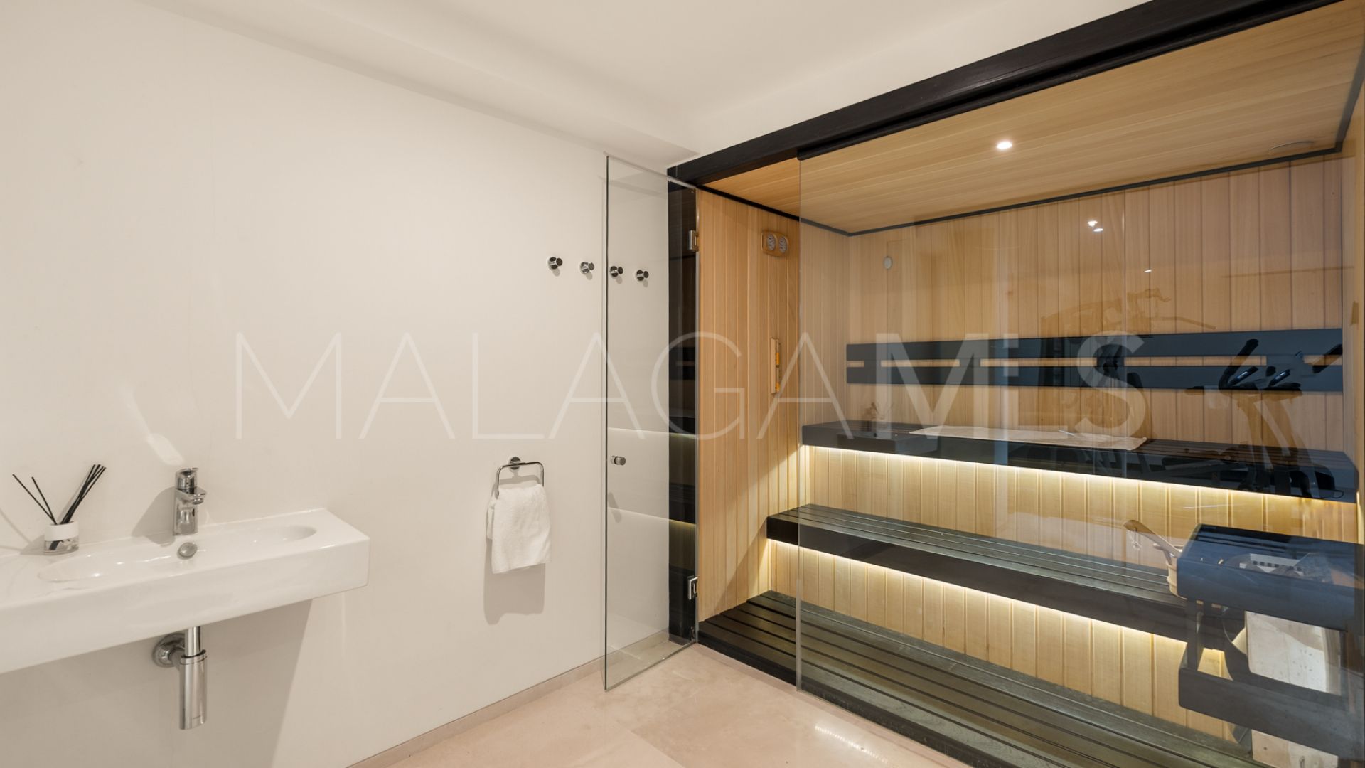 Villa for sale in El Paraiso with 4 bedrooms