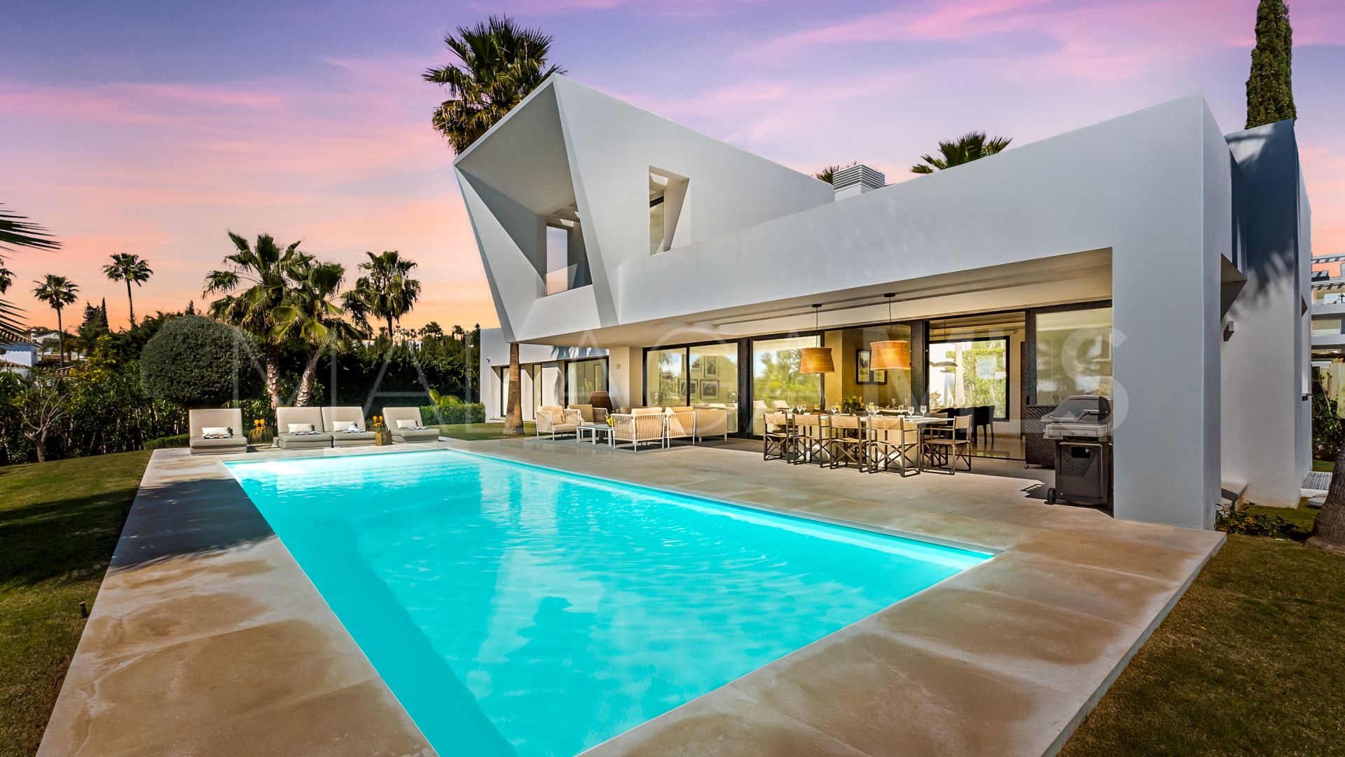 Villa for sale in El Paraiso with 4 bedrooms