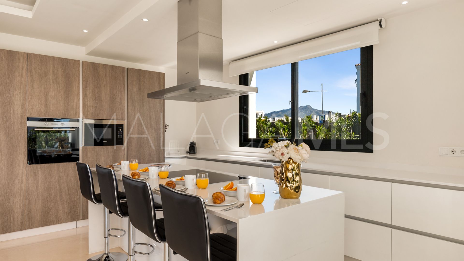Villa for sale in El Paraiso with 4 bedrooms