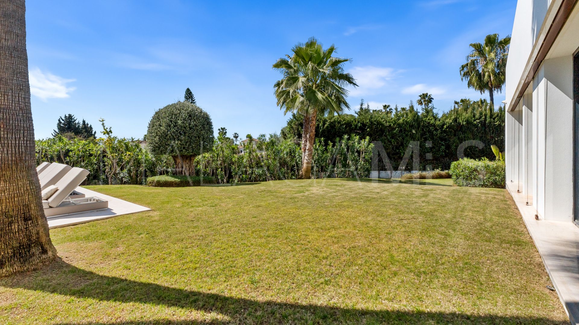 Villa for sale in El Paraiso with 4 bedrooms