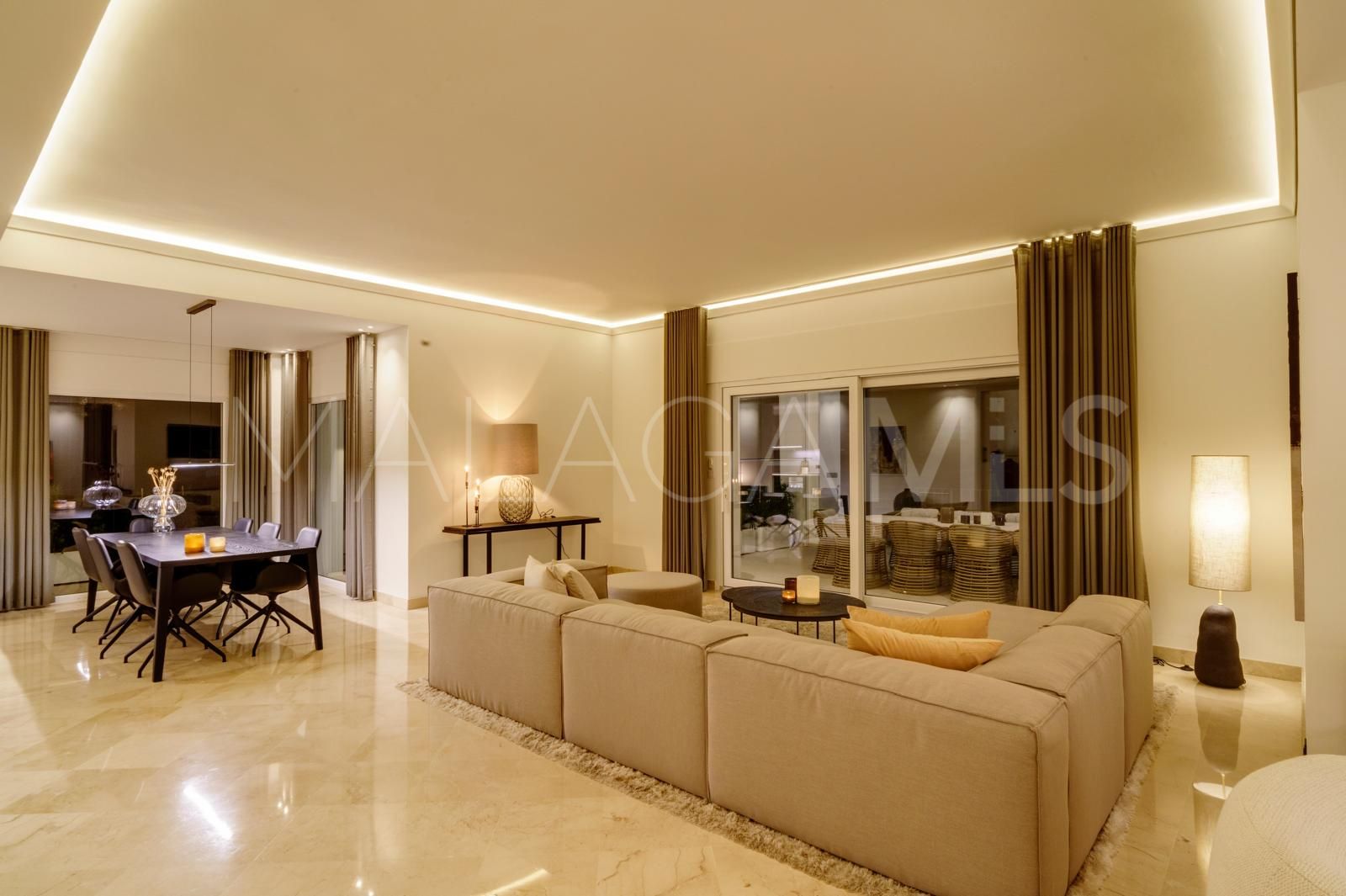 Villa for sale in Nueva Andalucia