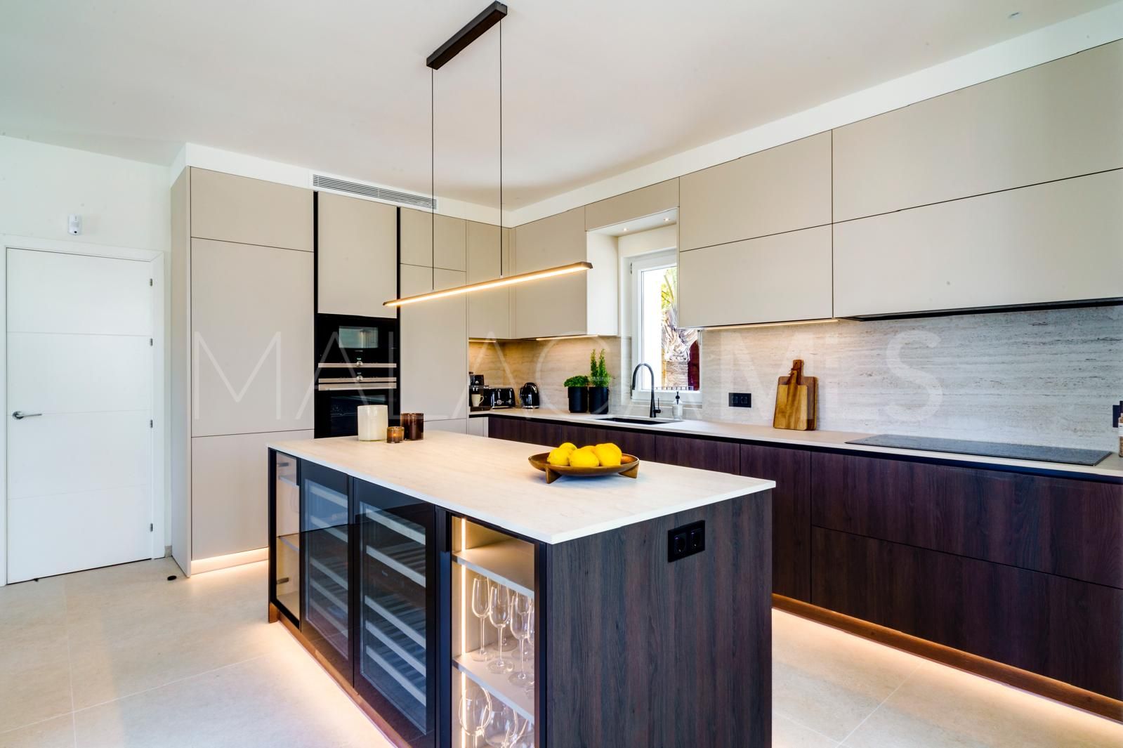 Villa for sale in Nueva Andalucia