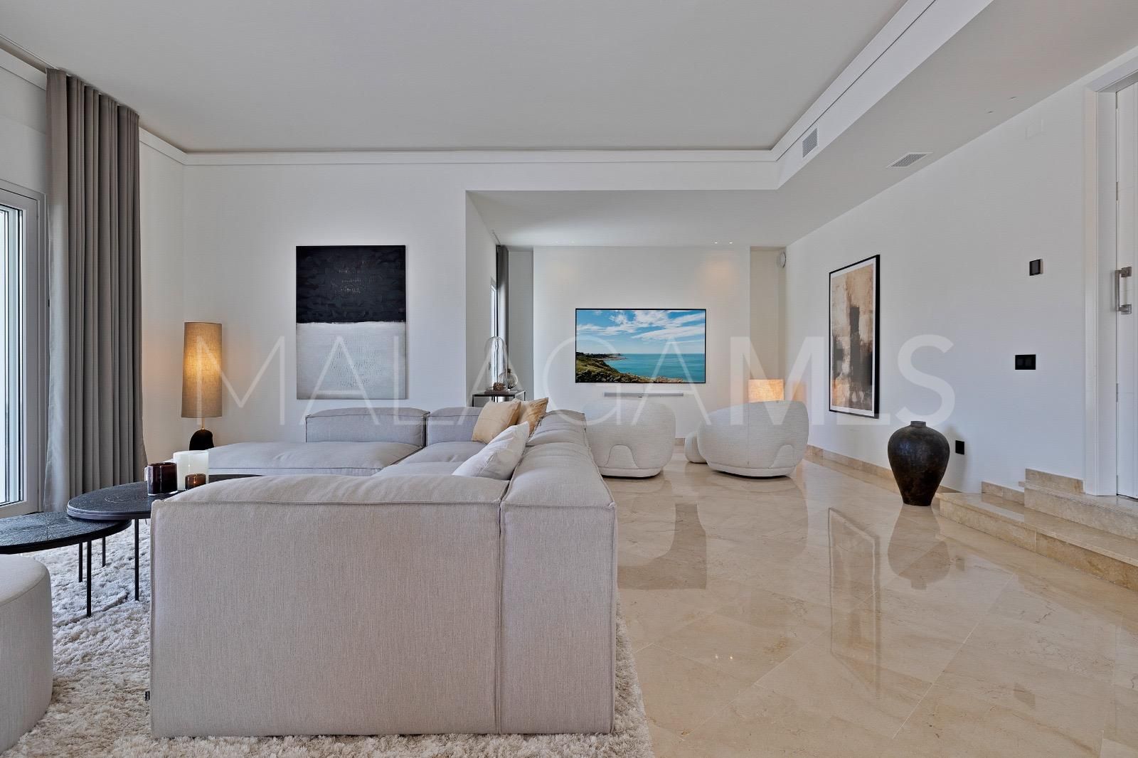 Villa for sale in Nueva Andalucia