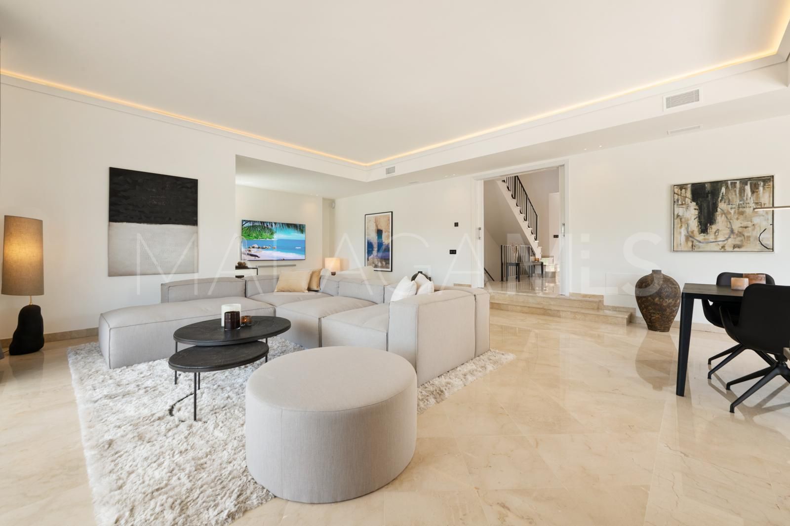 Villa for sale in Nueva Andalucia