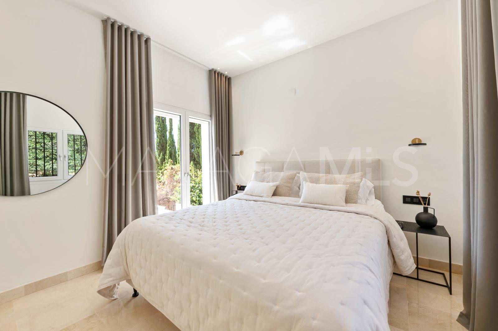 Villa for sale in Nueva Andalucia