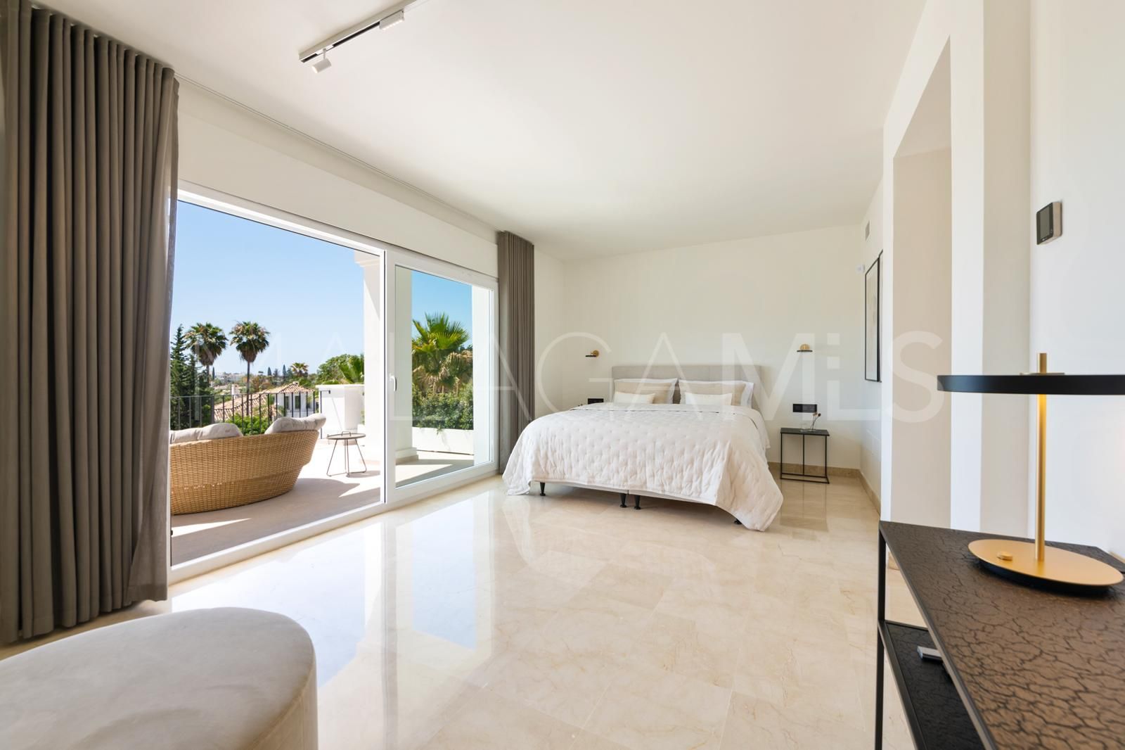 Villa for sale in Nueva Andalucia