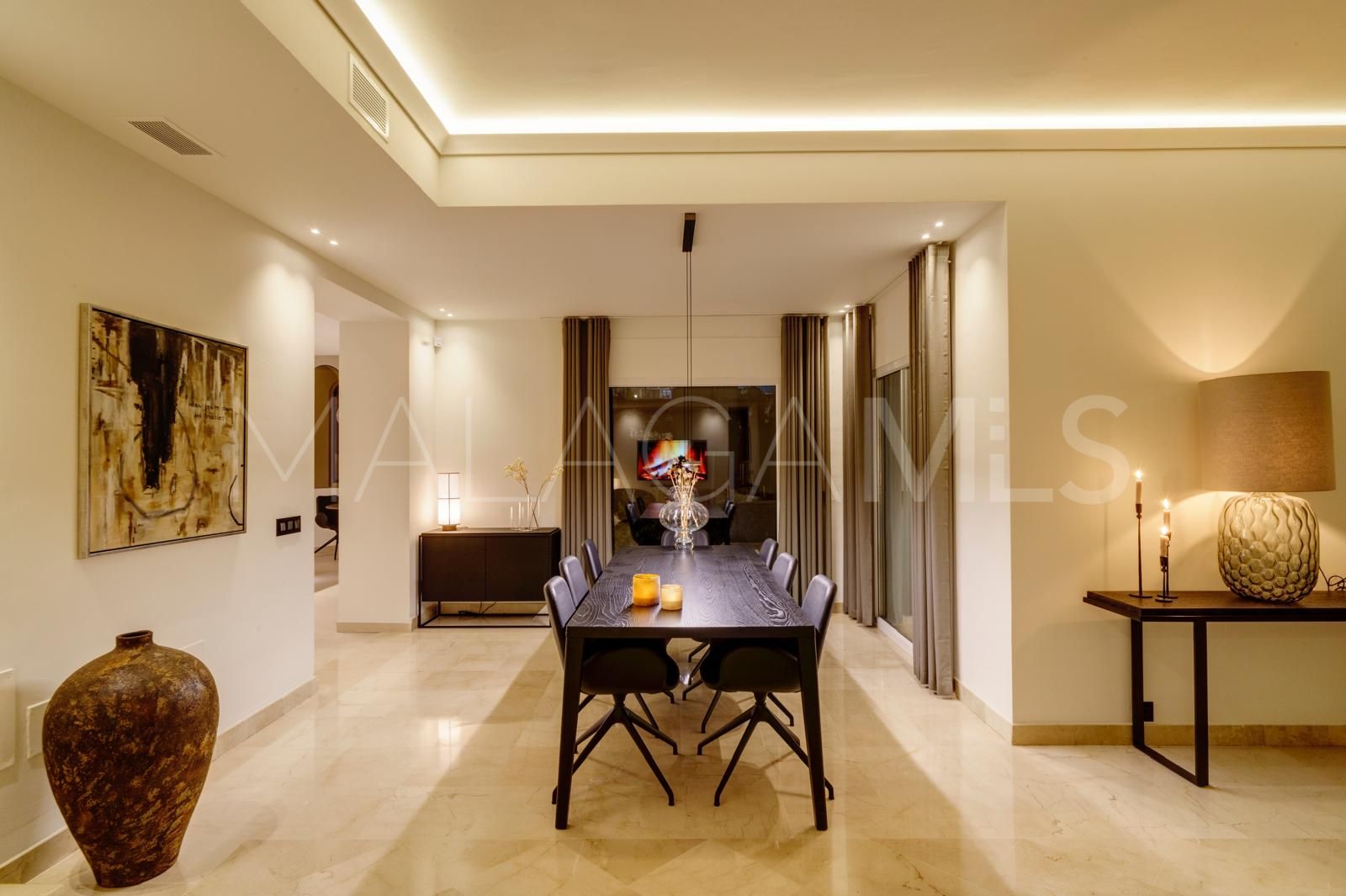 Villa for sale in Nueva Andalucia