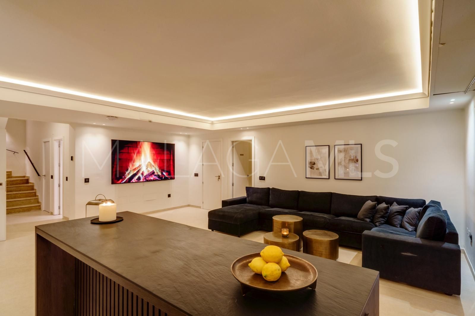 Villa for sale in Nueva Andalucia