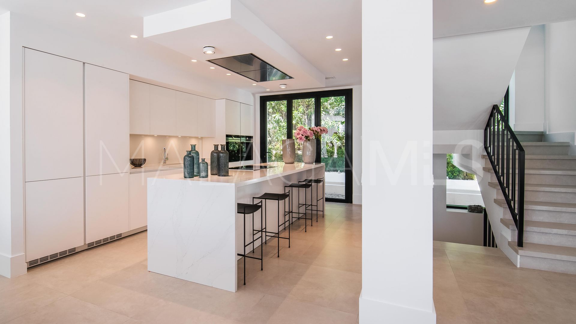 Villa for sale in Nueva Andalucia