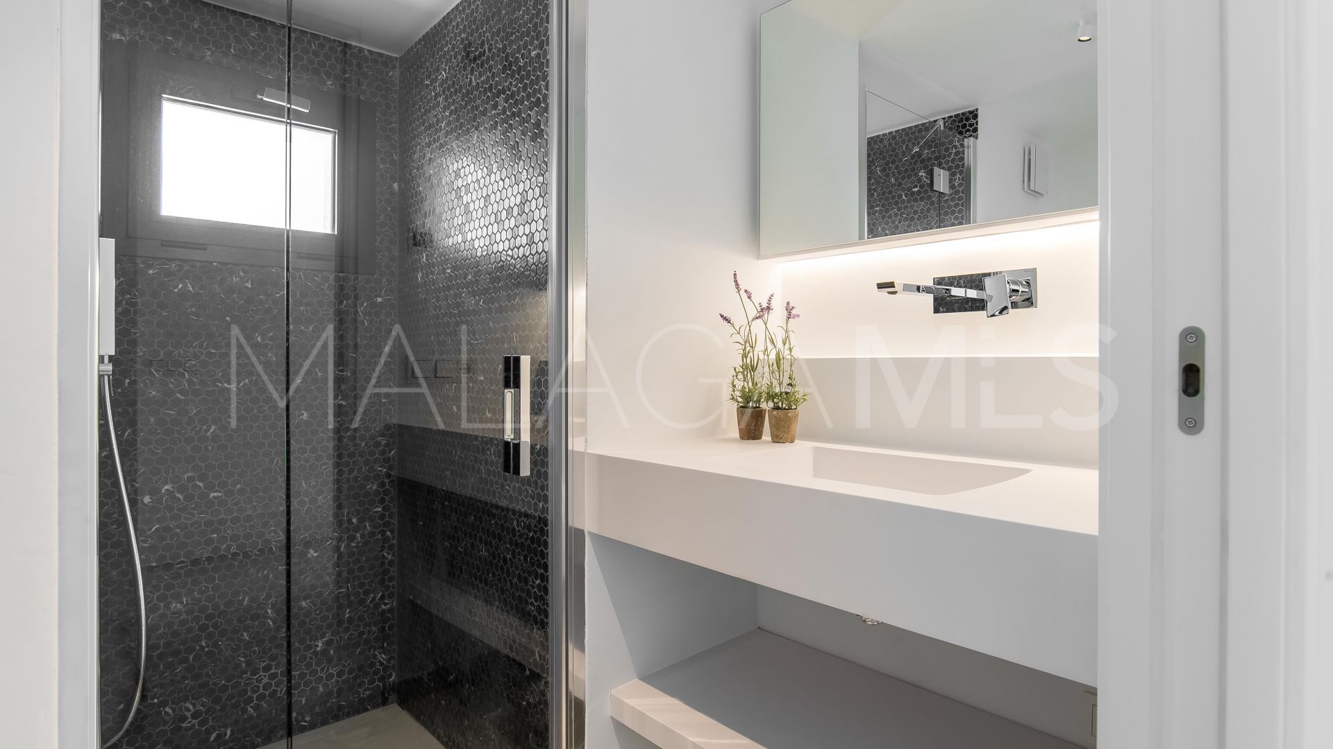 Villa for sale in Nueva Andalucia