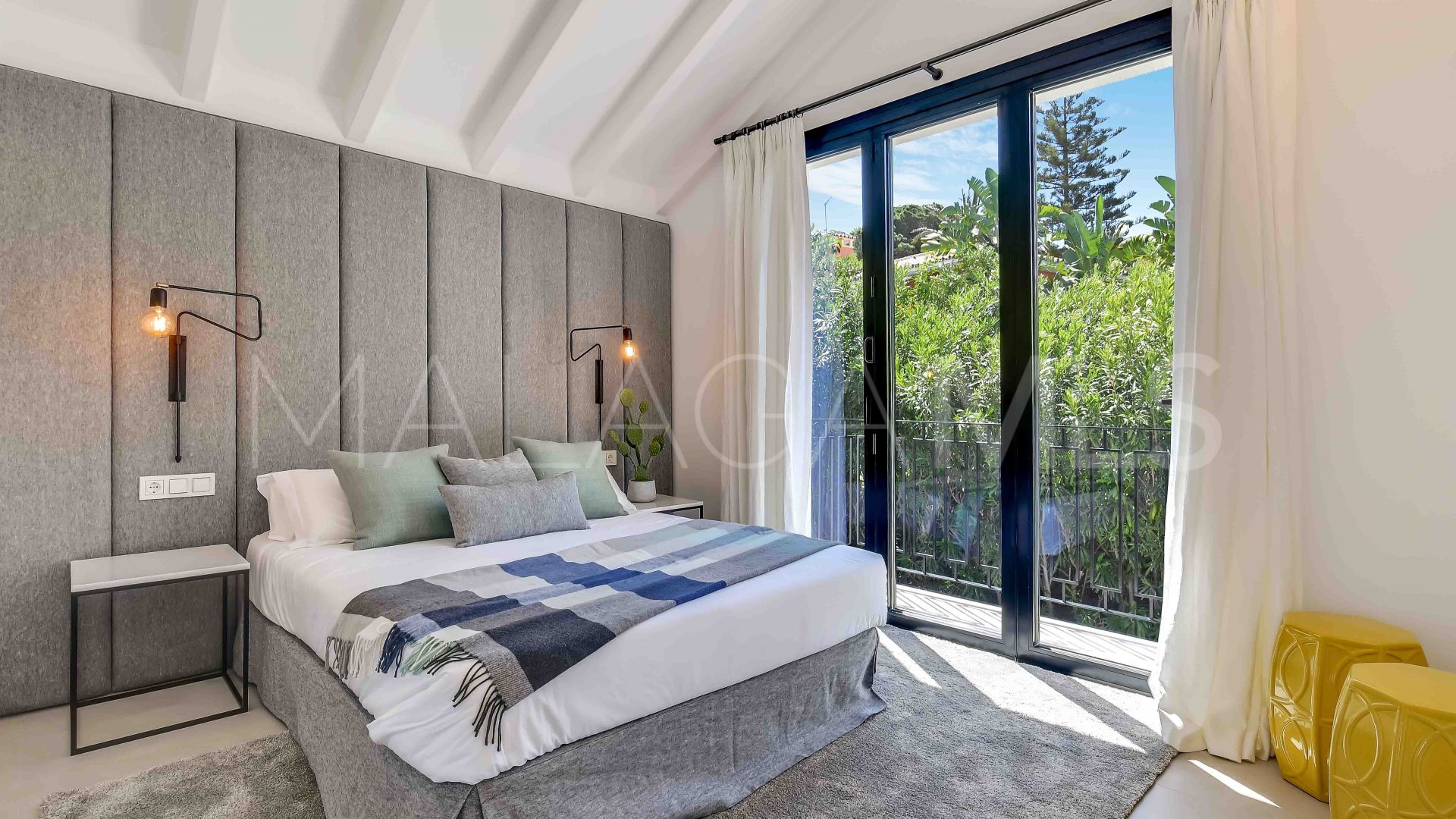 Villa for sale in Nueva Andalucia