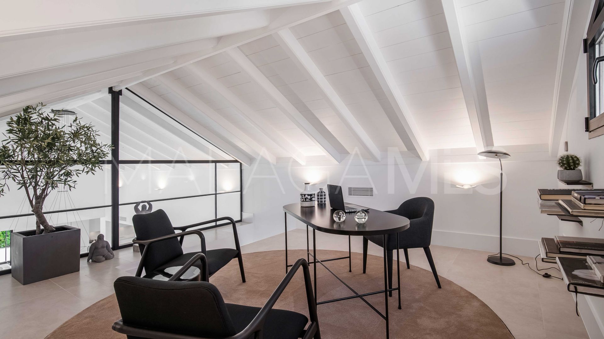 Villa for sale in Nueva Andalucia