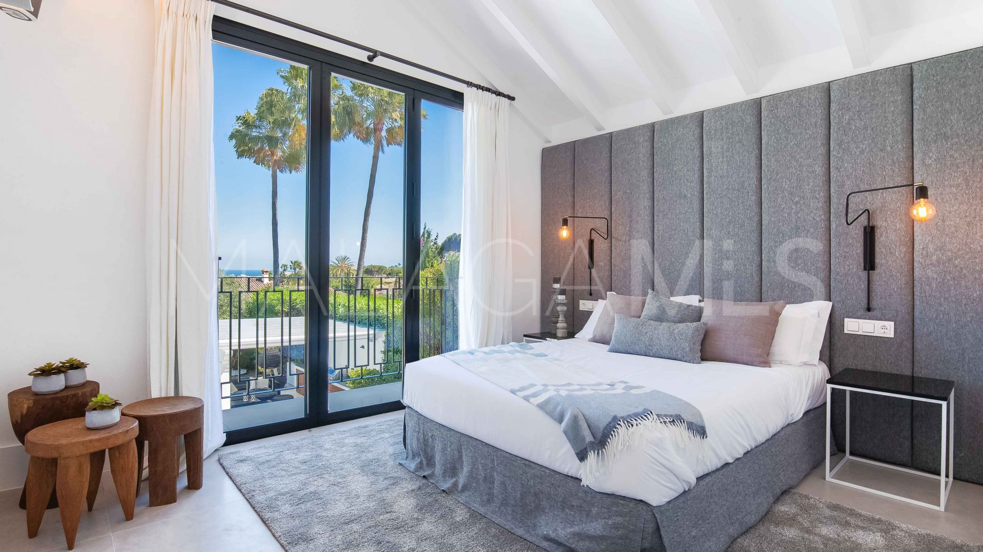 Villa for sale in Nueva Andalucia