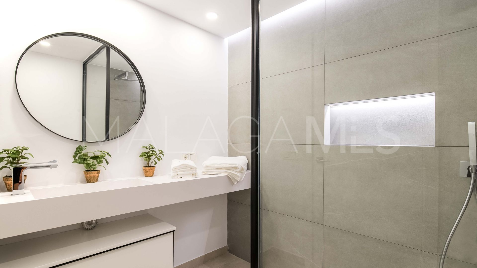 Villa for sale in Nueva Andalucia