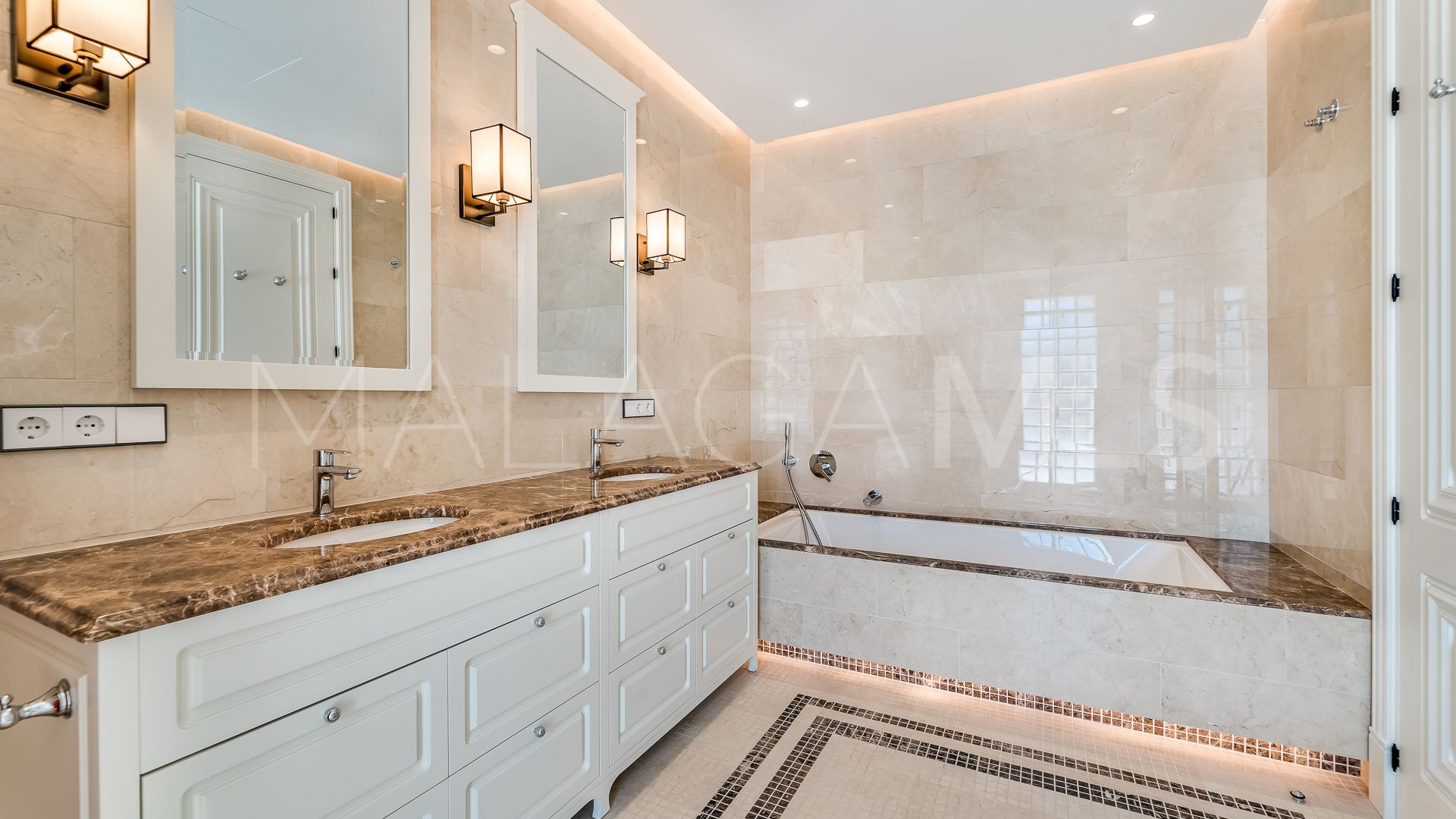 Villa for sale in Los Flamingos
