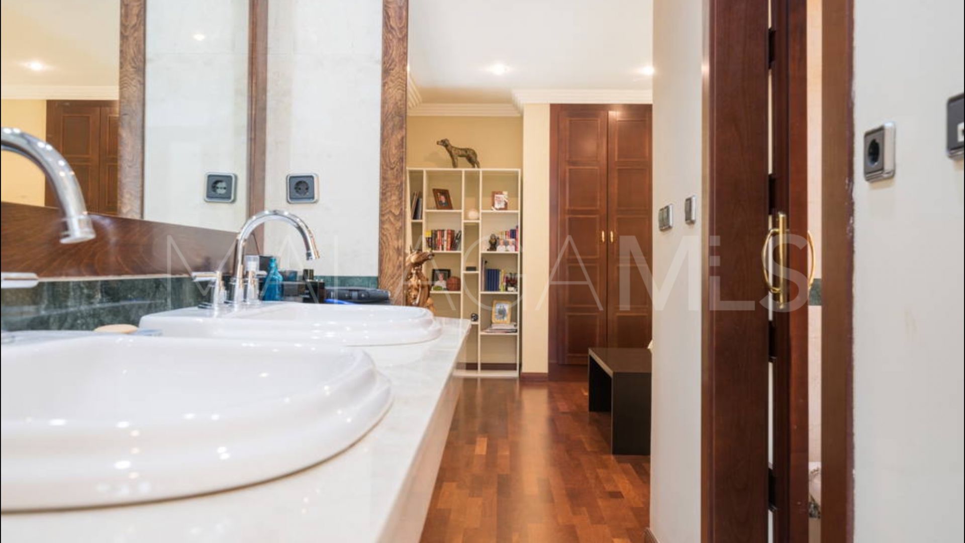 Bungalow for sale in Bahia de Banus