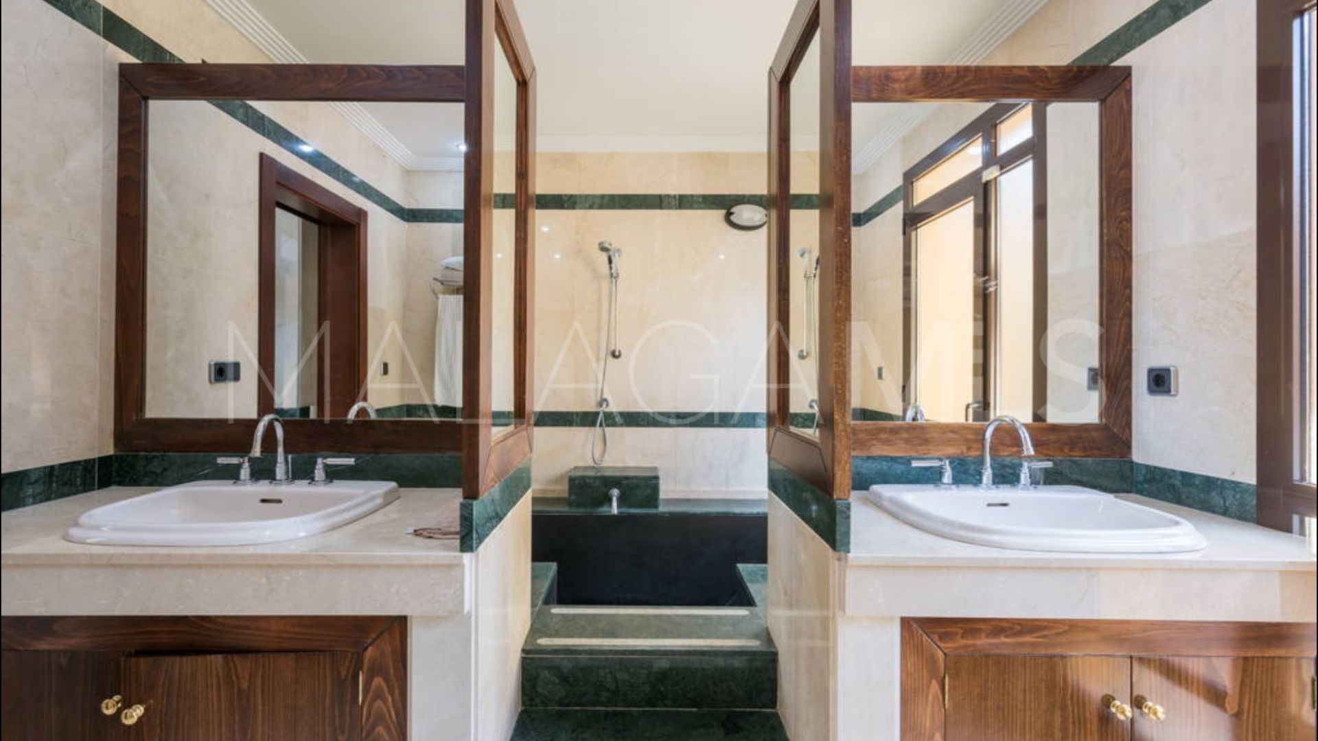 Bungalow for sale in Bahia de Banus