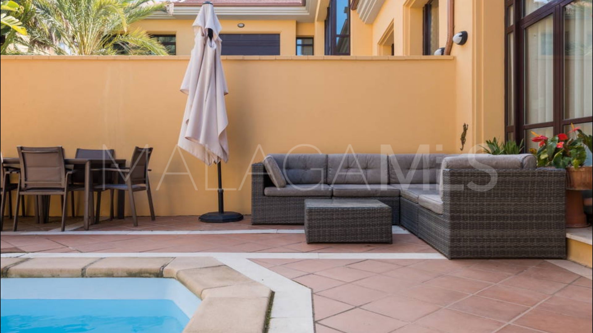 Bungalow for sale in Bahia de Banus