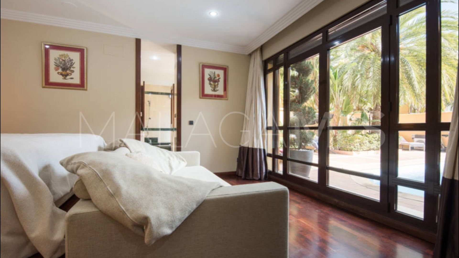 Bungalow for sale in Bahia de Banus