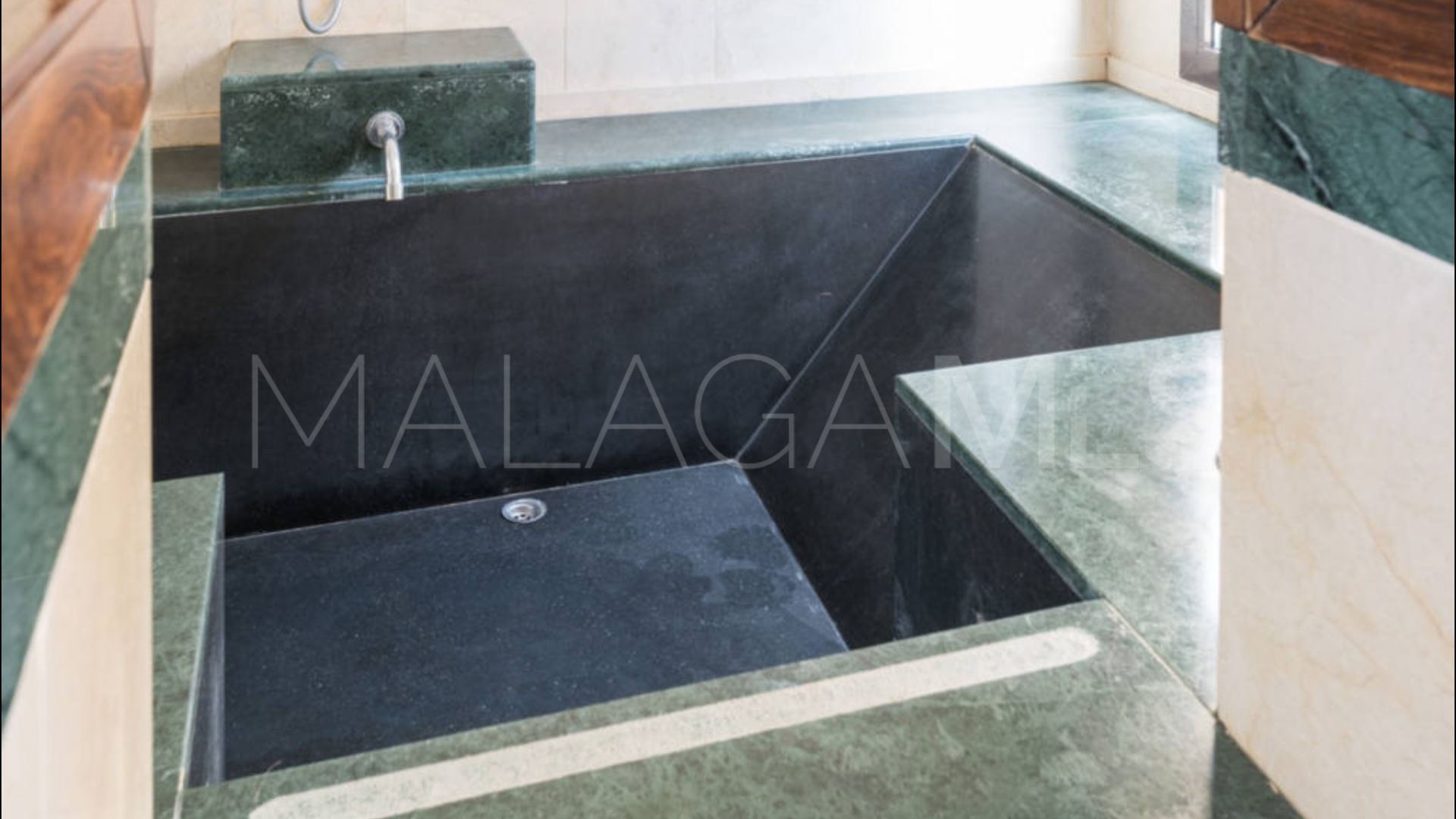 Bungalow for sale in Bahia de Banus