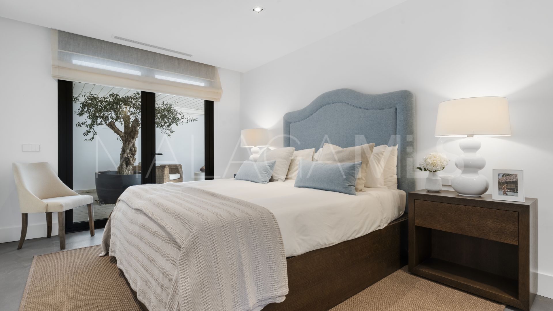 Villa for sale in Nueva Andalucia