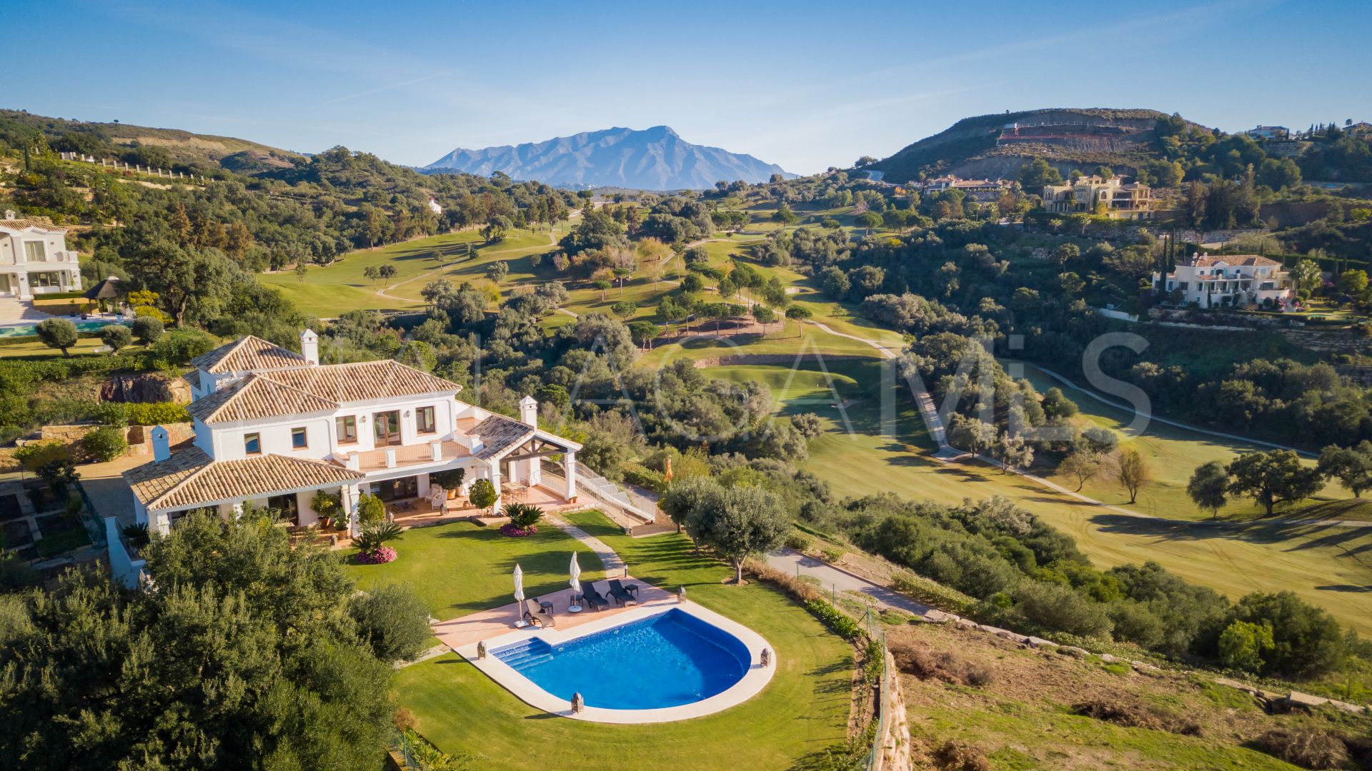 For sale 5 bedrooms villa in Marbella Club Golf Resort