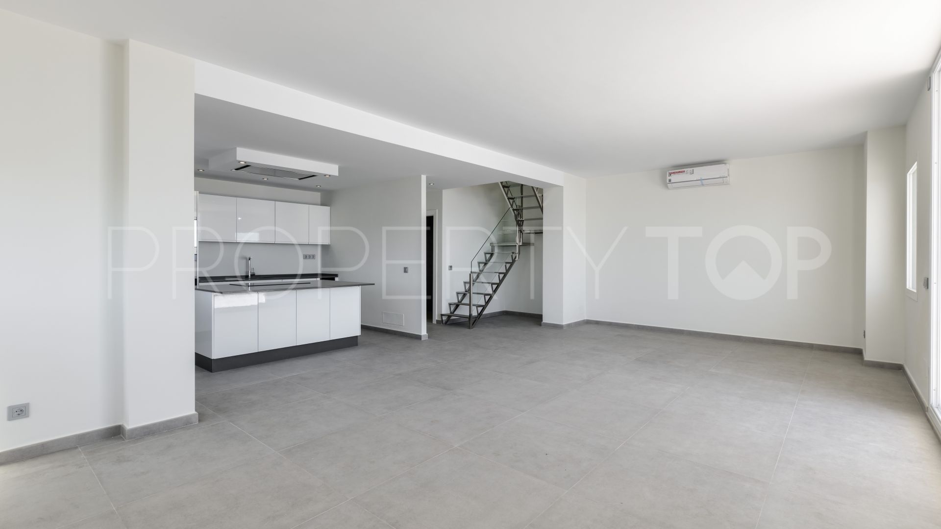 3 bedrooms duplex penthouse in Estepona for sale