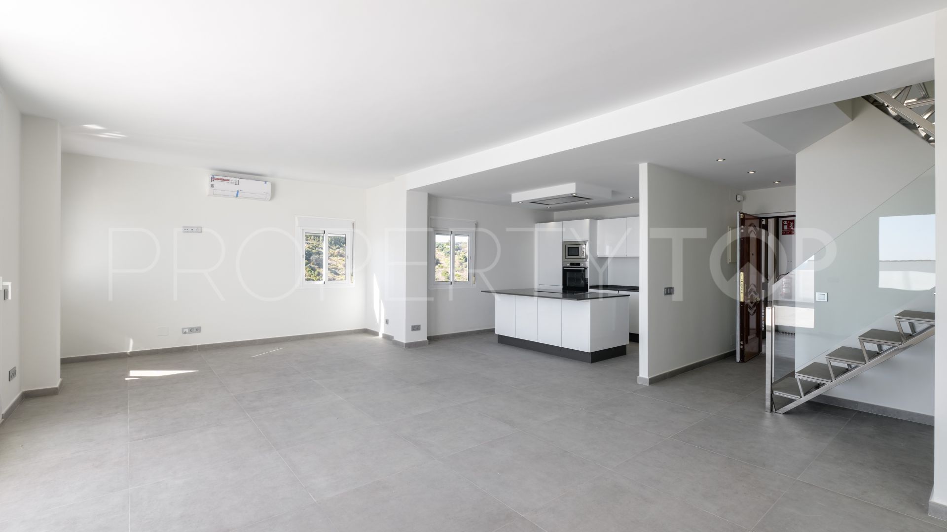 3 bedrooms duplex penthouse in Estepona for sale