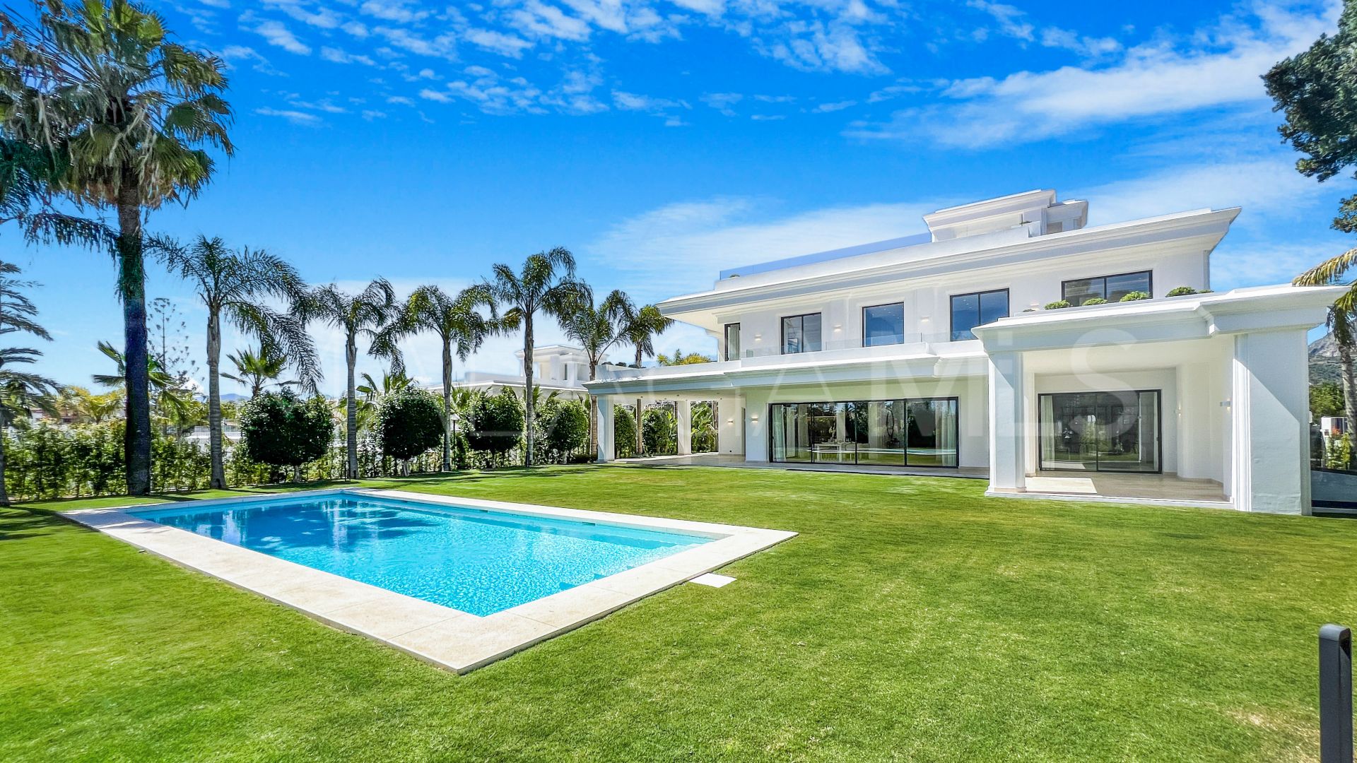 Villa for sale in Las Lomas del Marbella Club