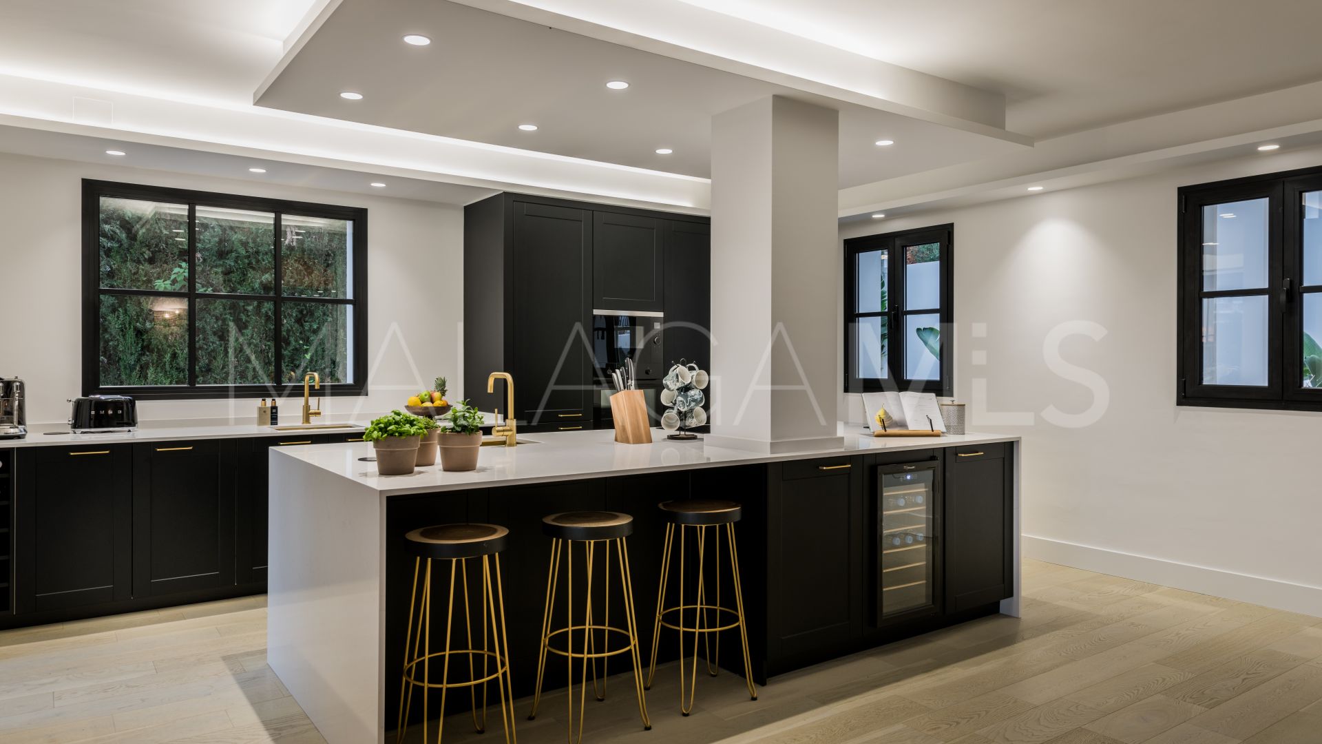 Villa for sale in Benahavis