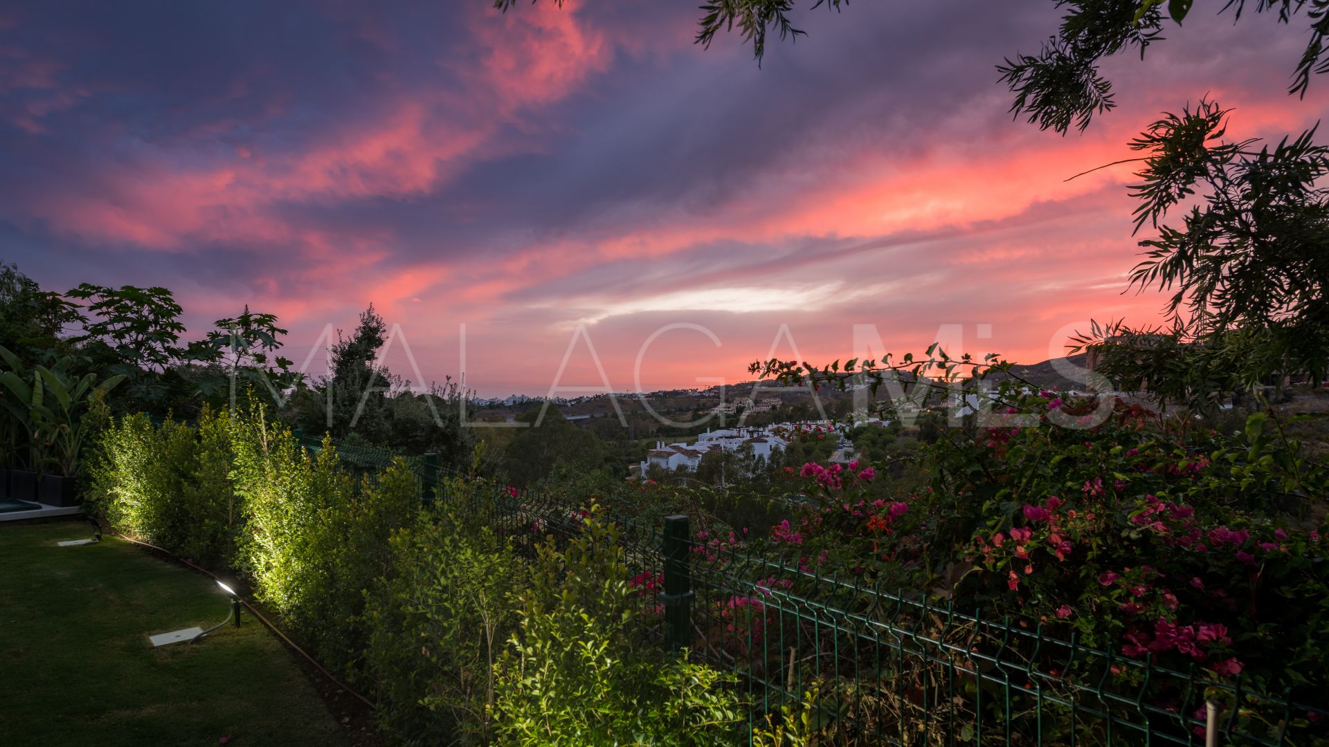 Villa for sale in Benahavis