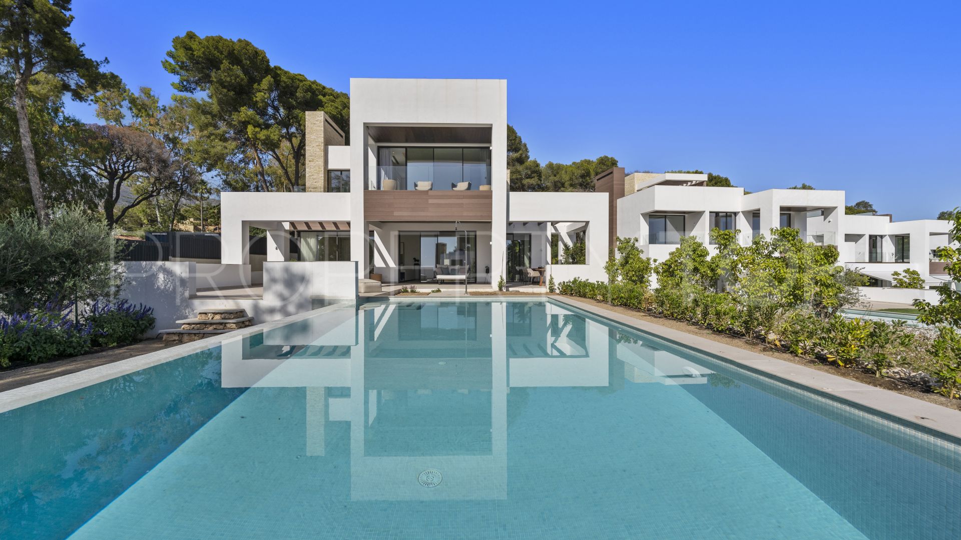 For sale villa with 4 bedrooms in Marbella Golden Mile