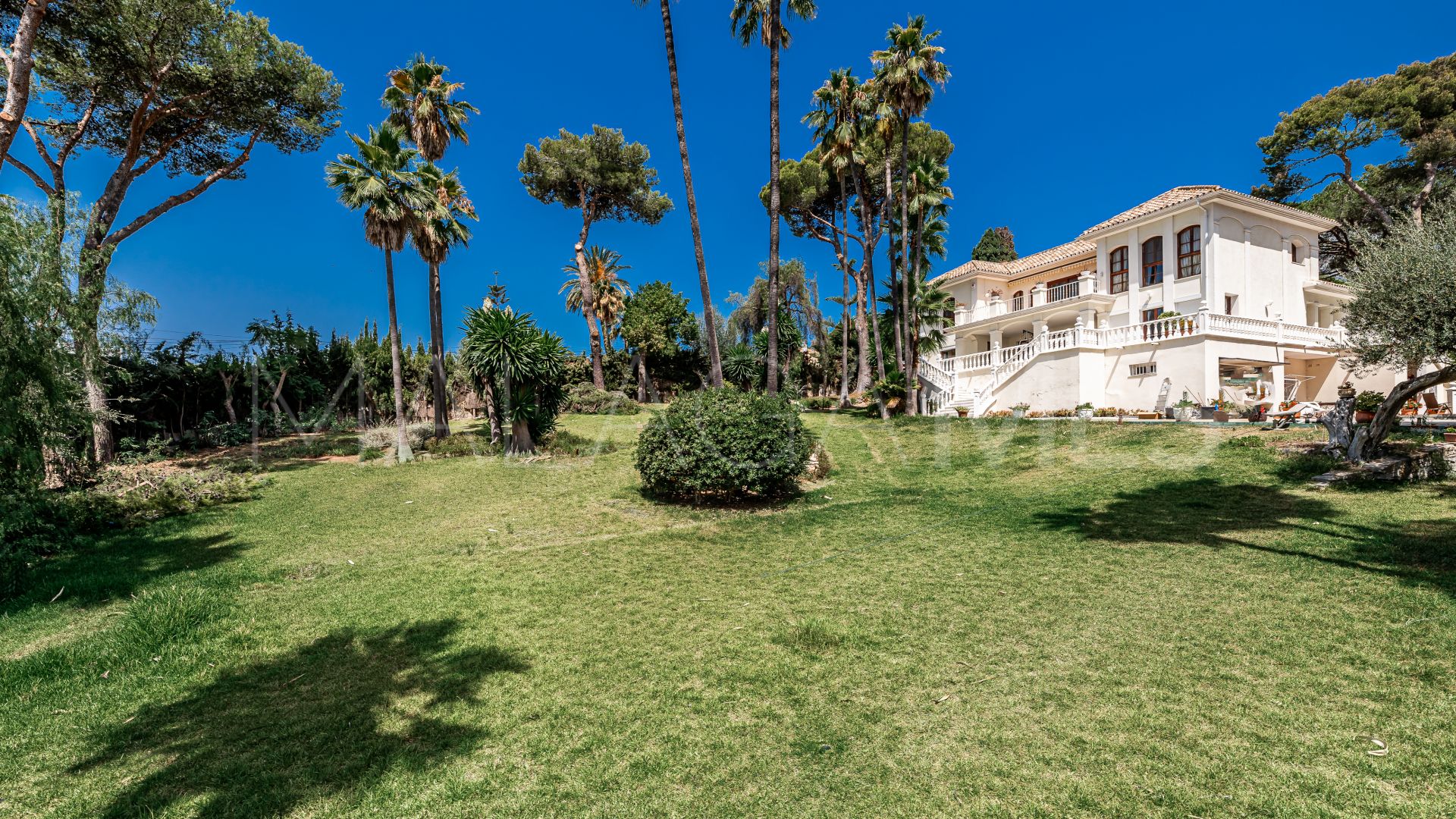 Villa for sale in Marbella Golden Mile