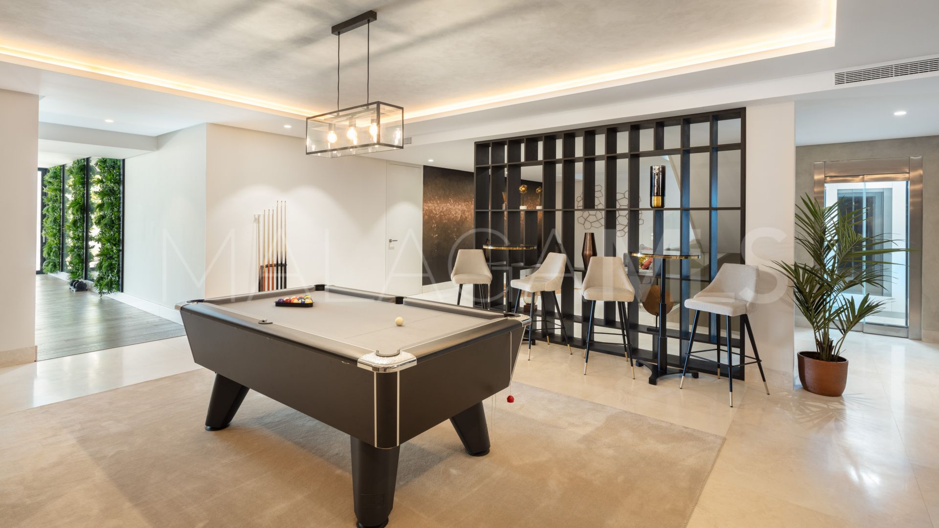 Villa de 7 bedrooms for sale in Paraiso Alto